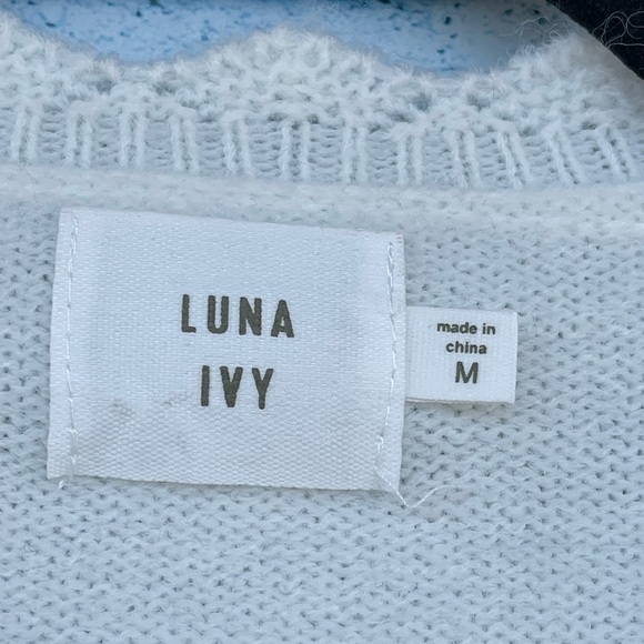 Luna ivy 3 D flowers details cardigan size medium - Picture 5 of 9